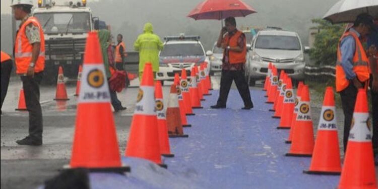Perbaikan Jalan di Ruas Tol Cipularang, Maaf Perjalanan Terganggu!
