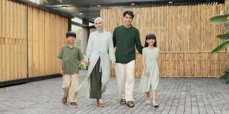 Tampil Stylish & Nyaman di Hari Raya! UNIQLO Hadirkan Koleksi Hari Raya Essentials untuk Seluruh Keluarga