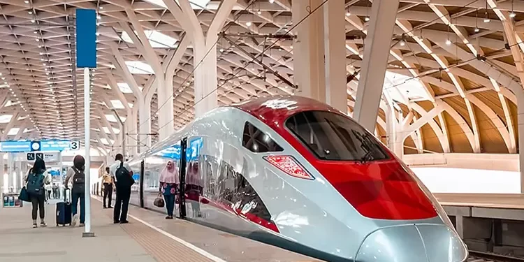 Kereta Cepat Whoosh Tawarkan Diskon 20 Persen, Catat Persyaratannya!