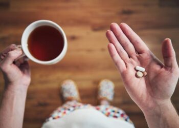 Minum Obat dengan Air Teh, Boleh Nggak sih? Ini Penjelasan Ahli