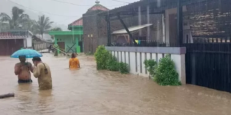 Satu Orang Tewas Terseret Arus Akibat Banjir Rendam Palabuhanratu Sukabumi