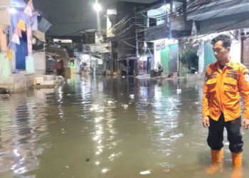 Banjir Rob Melanda Kawasan Pluit Jakut, Dua RT Masih Tergenang Air