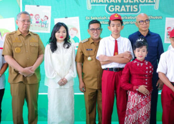 Gubernur Andra-Benyamin Davnie Dampingi Jamintel Kejagung Tinjau MBG Tangsel