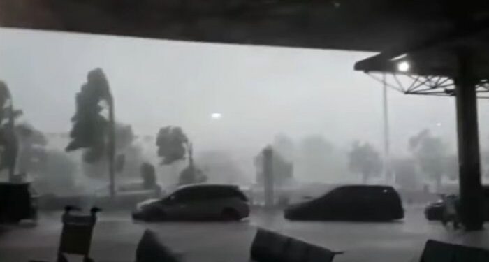 Terminal 2 Bandara Juanda Rusak Akibat Hantaman Puting Beliung, Penumpang Pindah ke Terminal 1