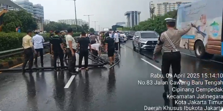 Papan Reklame Milik BNN Roboh, Polisi Pastikan Tak Ada Korban