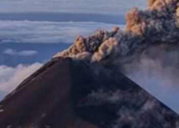 Gunung Semeru Erupsi, Kolom Abu Capai 900 Meter