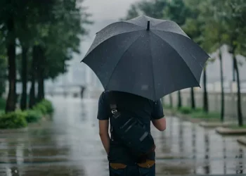 BMKG: Jangan Lupa Bawa Payung, Hari Ini Hujan Ringan di Sejumlah Wilayah Jakarta