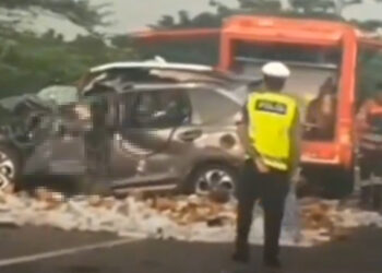 Lawan Arah, Mobil BR-V Tabrak Bus Rombongan Bonek di Tol Pemalang-Batang