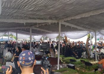 Pemakaman Titiek Puspa, Warga Padati Area TPU Tanah Kusir