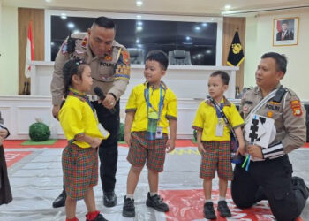 Geruduk Polres Tangsel, Puluhan Anak TK Antusias Belajar Rambu Lalu Lintas
