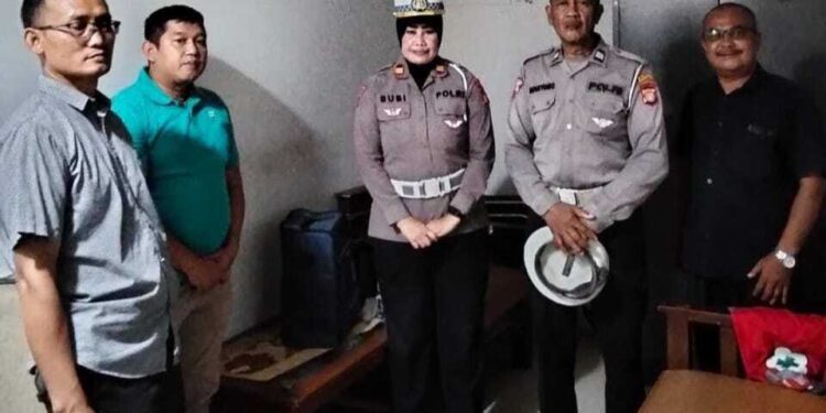 Antisipasi Kemacetan, Polsek dan Samsat Ciputat Atur Lalin di Pintu Tol Pamulang