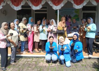 Program Penanaman Mandiri Bibit Sayuran untuk Meminimalisir Pengeluaran pada Ibu Rumah Tangga