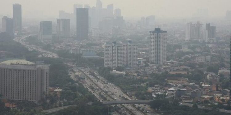 Jangan Lupa Pakai Masker, Udara Jakarta Naik ke Level Terburuk Keempat di Dunia