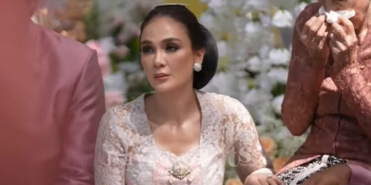 Jelang Pernikahan, Luna Maya Gelar Acara Siraman dan Minta Restu Orangtua