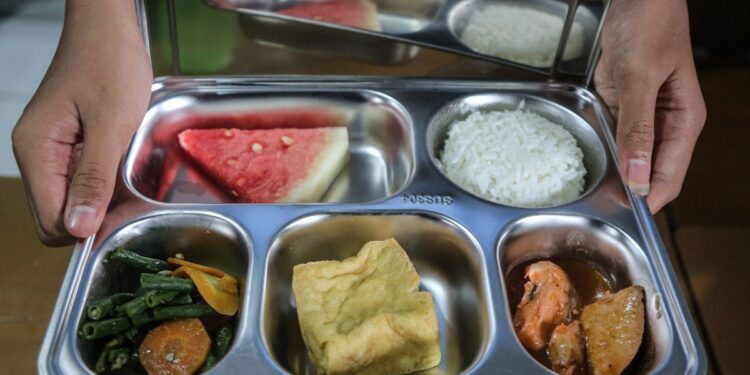 342 Siswa SMP di Bandung Alami Gejala Keracunan Usai Menyantap Makan Bergizi Gratis