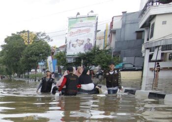 Banjir Besar di 26 Wilayah, Balita di Samarinda Hilang Terseret Arus