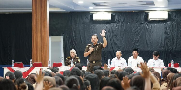 Bangun Kesadaran Hukum Sejak Dini, Kejati Banten Lakukan Penyuluhan di SMK Waskito