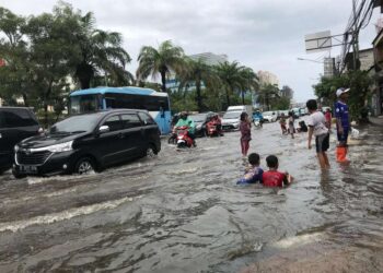 Hujan Deras, Enam RT di Jakarta Selatan Terendam Banjir hampir Satu Meter