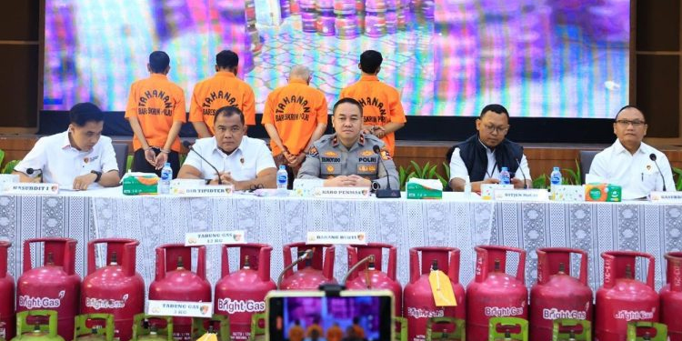 Beromset Milyaran, Sindikat Pengoplos Gas LPG Subsidi di Semarang dan Karawang Dibekuk Polisi