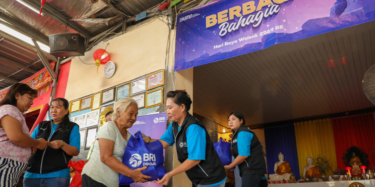 Peringati Hari Raya Waisak, BRI Peduli Salurkan Bantuan Sembako Bagi Ribuan Umat Buddha