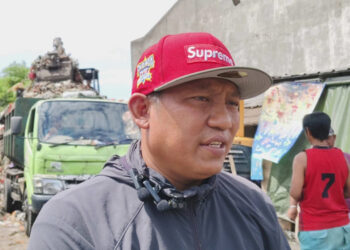 Tanggapi Keluhan Warga, DLH Tangsel Tangani Sampah di Pasar Ciputat