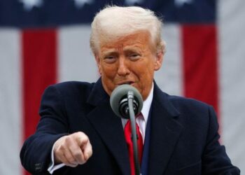 Donald Trump Tawarkan Tunjangan 1.000 Dolar AS bagi Migran yang Mau Deportasi Mandiri