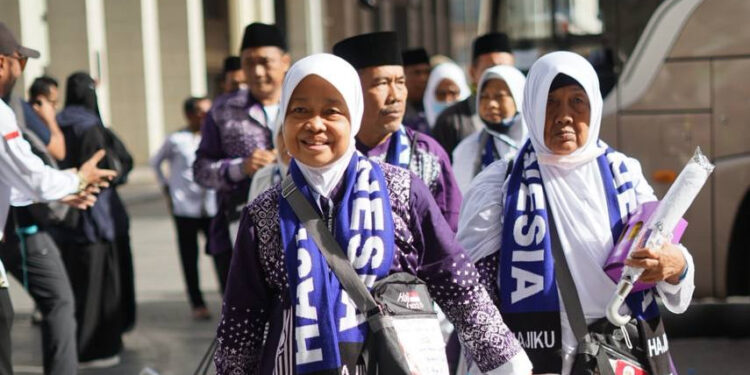 Fast Track Madinah Lancar, Jamaah Haji Kloter Pertama Tiba Bahagia
