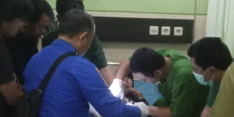 Viral, Kakek 65 Tahun Datangi Damkar untuk Lepas Pipa Paralon dari Kemaluannya