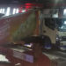 Truk Angkut Bahan Pizza Tertemper KRL di Perlintasan Bojonggede