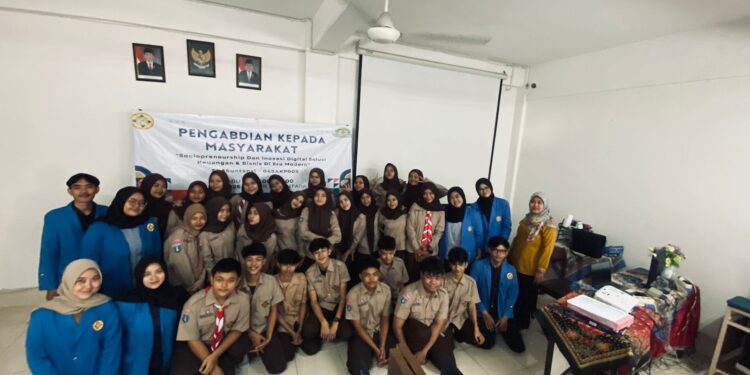 Strategi Cerdas Mengatur Uang Saku: Mendorong Kemandirian Finansial Siswa