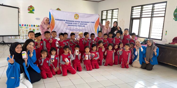 Membangun Kebiasaan Menabung Sejak Dini Melalui Celengan Kreatif