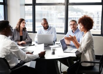 Etika Komunikasi di Lingkungan Kerja