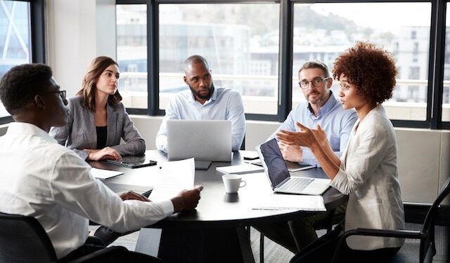 Etika Komunikasi di Lingkungan Kerja