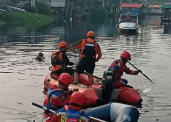 Tercebur dan Terbawa Arus Kali Cakung, Pria 55 Tahun Ditemukan Tak Bernyawa