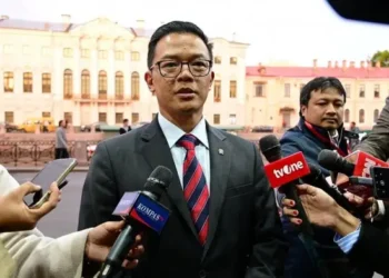 Israel Mulai Serang Warga Sipil, Menlu Rencanakan Evakuasi WNI di Iran