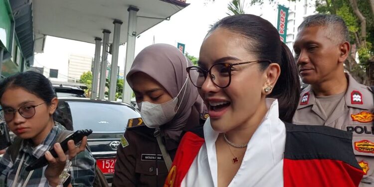 Sidang Perdana Kasus Pemerasan, Nikita Mirzani Terancam 6 Tahun Penjara