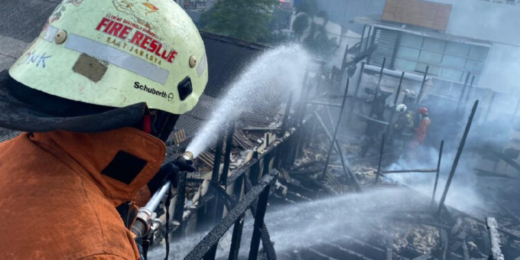 Pasar Ampera di Pulogadung Terbakar, Kerugian hingga Rp800 Juta