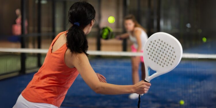 Lagi Tren Olahraga Padel, Ini Manfaatnya bagi Kesehatan Tubuh dan Otak