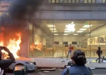Los Angeles Makin Chaos, Gerai Adidas dan Apple Kena Jarah Massa