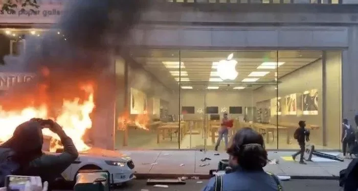 Los Angeles Makin Chaos, Gerai Adidas dan Apple Kena Jarah Massa