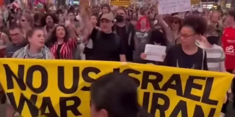 Kecam Tindakan Trump Serang Iran, Warga AS Gelar Demo Protes di Beberapa Kota Besar