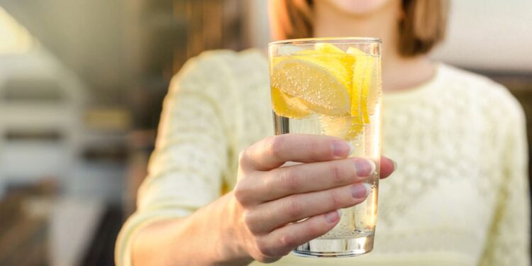 Air Lemon Kaya Manfaat, Salah Satunya Bikin Awet Muda Jika Diminum 30 Hari