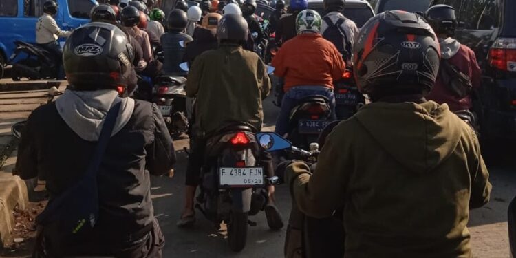 Gara-gara Ini, Jalan Martadinata Ciputat Terpantau Padat Merayap