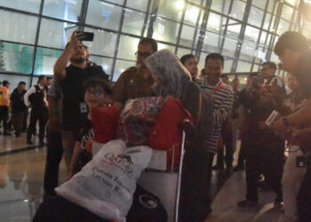 128 WNI yang Dievakuasi dari Iran Tiba di Bandara Soetta
