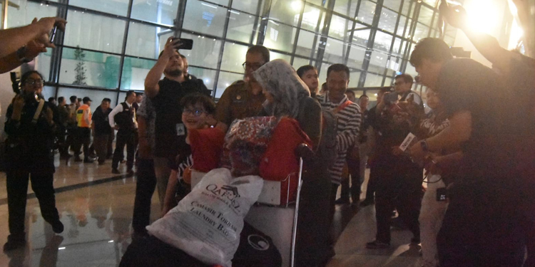 128 WNI yang Dievakuasi dari Iran Tiba di Bandara Soetta