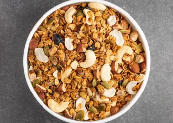 Selain Kaya Manfaat, Granola Juga Menyimpan Tiga Efek Buruk Ini