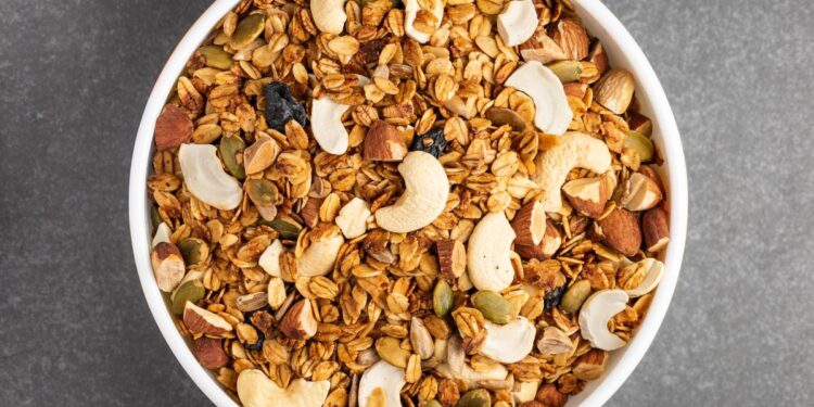 Selain Kaya Manfaat, Granola Juga Menyimpan Tiga Efek Buruk Ini