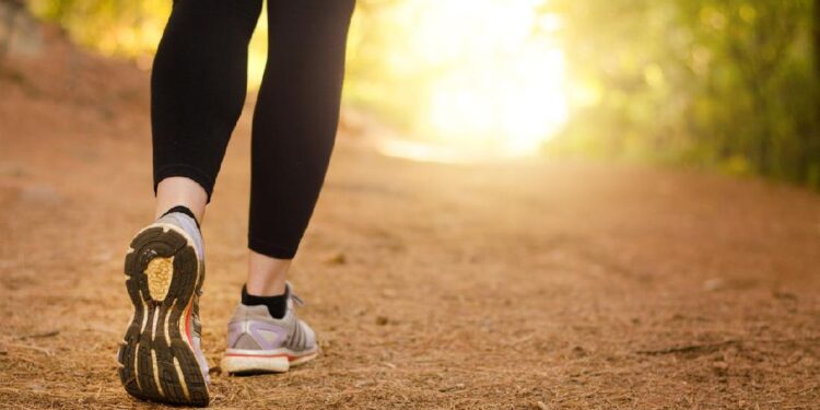 Jangan Sepelekan Jalan Kaki 15 Menit Setelah Makan, Efeknya Redakan Perut Kembung