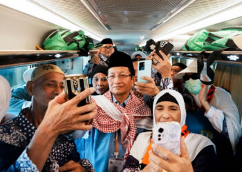 Menag Lepas Pemulangan Kloter 01 Jamaah Haji Embarkasi Makassar