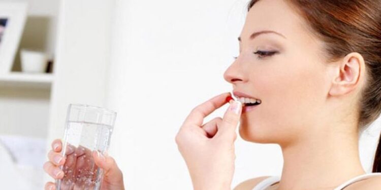 Minum Obat Pakai Air Hangat atau Air Dingin, Mana yang Lebih Baik?